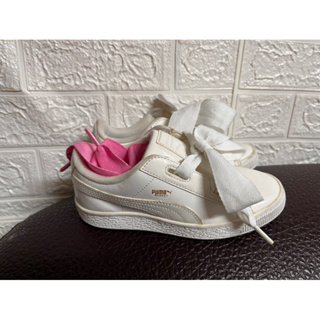 Puma白鞋附粉色鞋帶