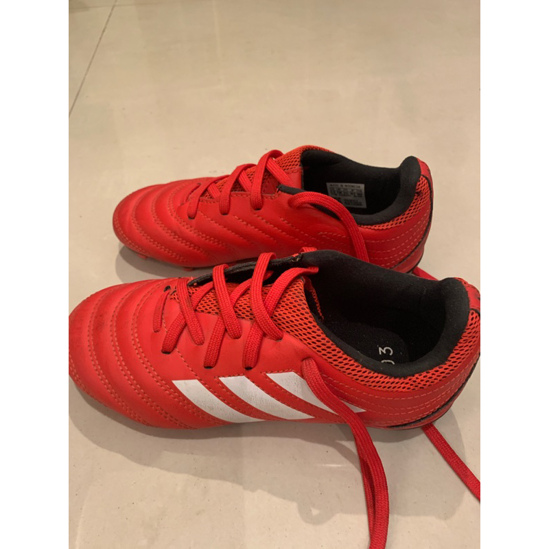 Adidas(愛迪達斯)兒童足球鞋