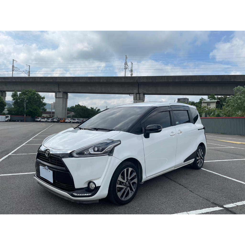 正2019年出廠 Toyota Sienta 7人座尊爵版 1.8 汽油 雙邊電滑門/HUD抬頭顯示器 實跑6萬公里