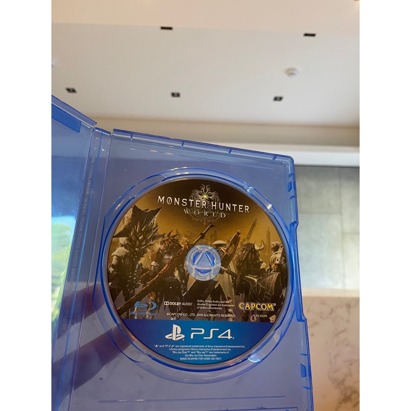 PS4 魔物獵人世界中文版（更新後才會有中文，無外封面紙及外盒有傷）