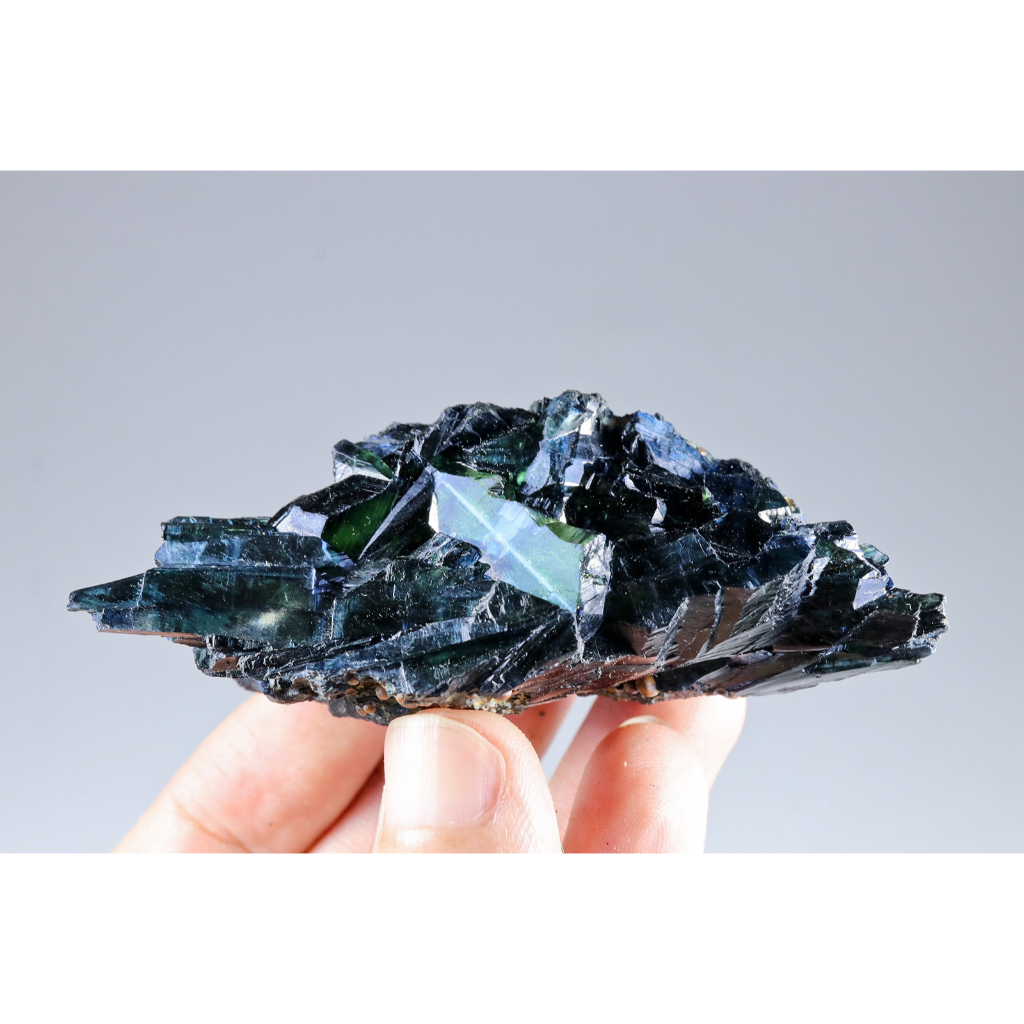 No.2604_巴西-藍鐵礦 / 稀有礦石 / 提升幸運 / 平穩情緒 / 恢復系晶礦  / 天然水晶原礦石