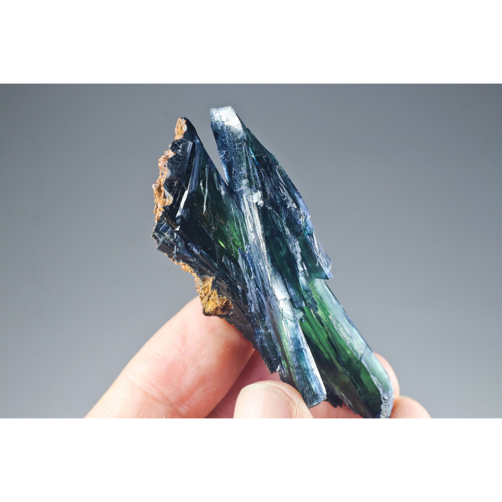 No.2608_巴西-藍鐵礦 / 稀有礦石 / 提升幸運 / 平穩情緒 / 恢復系晶礦  / 天然水晶原礦石