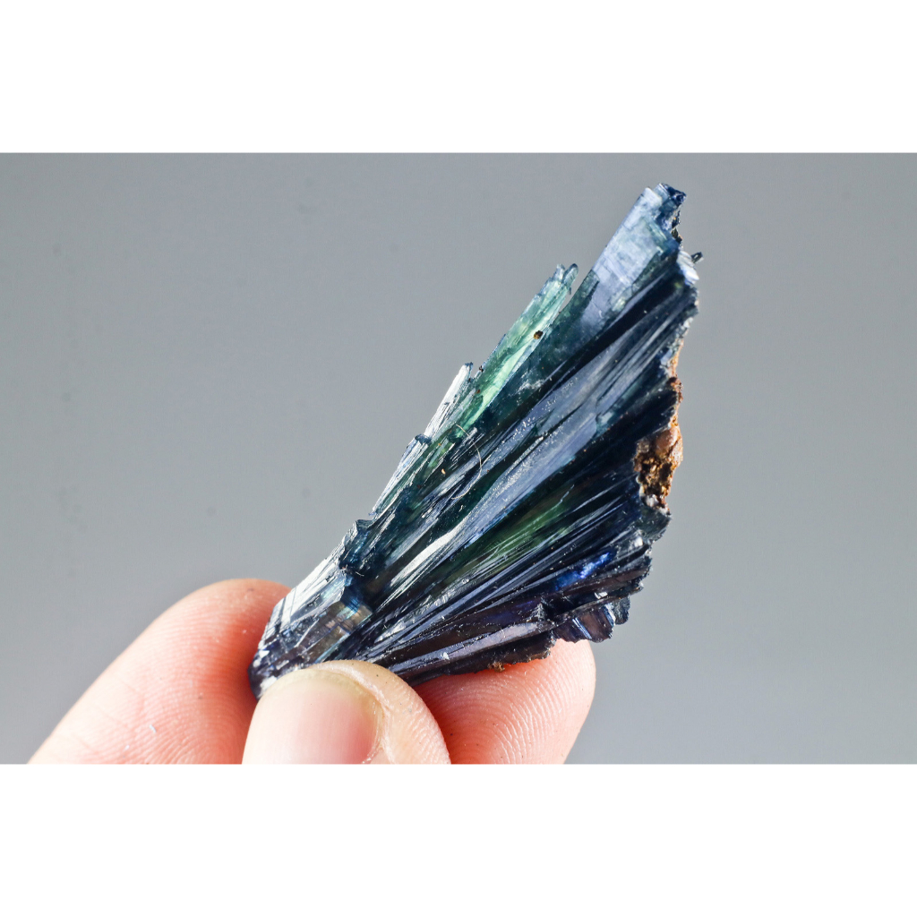 No.2610_巴西-藍鐵礦 / 稀有礦石 / 提升幸運 / 平穩情緒 / 恢復系晶礦  / 天然水晶原礦石