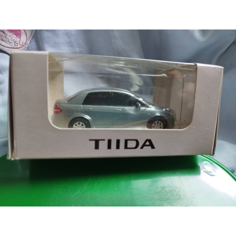 Nissan Tiida 原廠模型車(品名：迴力車)