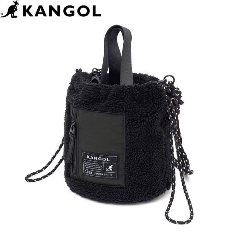 英國【KANGOL】袋鼠牌 黑色羊羔毛 潮流時尚 編織背帶抽繩 斜背包 肩背包 (LDD-62551701)