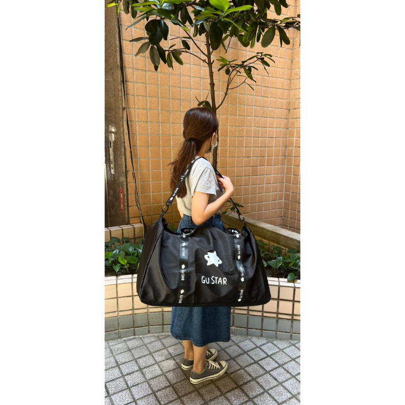 GU STAR 品牌防水袋 放得下睡袋、午睡墊，也可以當旅行袋、運動揹包
