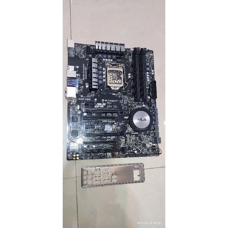 華碩 Z97-AR  1150 腳位 賣主機板一片 很新 沒有灰塵