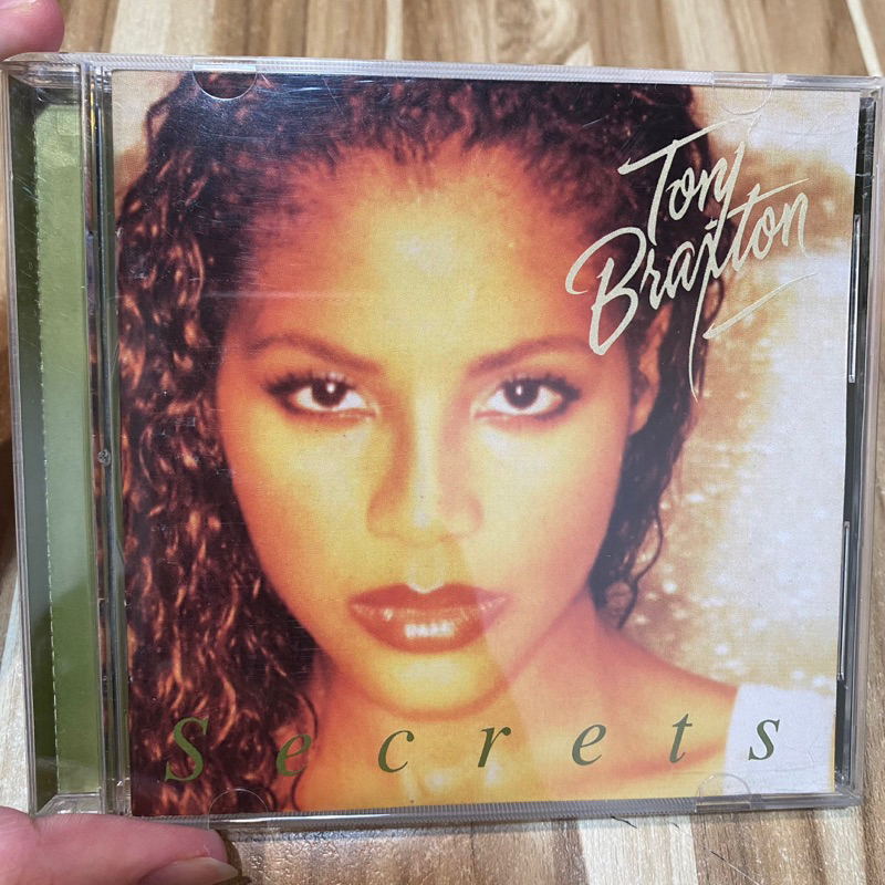 喃喃字旅二手CD《TONI BRAXTON -SECRETS》1996