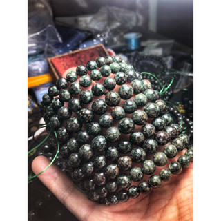 綠龍晶 斜綠泥石 手鍊 手串 手珠（帶紅色共生礦，表皮很潤便宜賣，介意者請勿下標喔🤩）