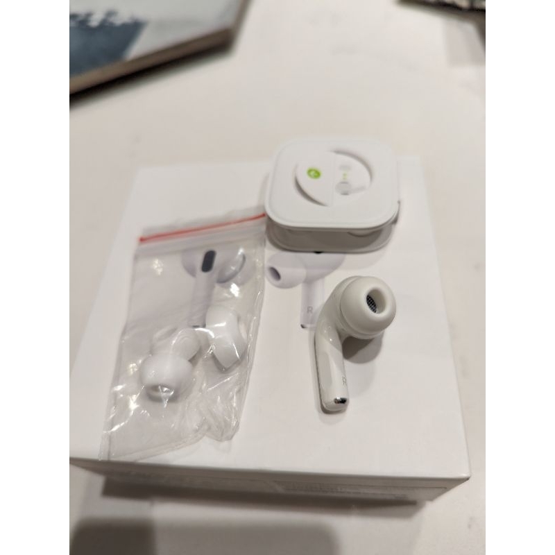 二手：Airpods pro一代右耳+充電盒（有刻字）+原廠充電線