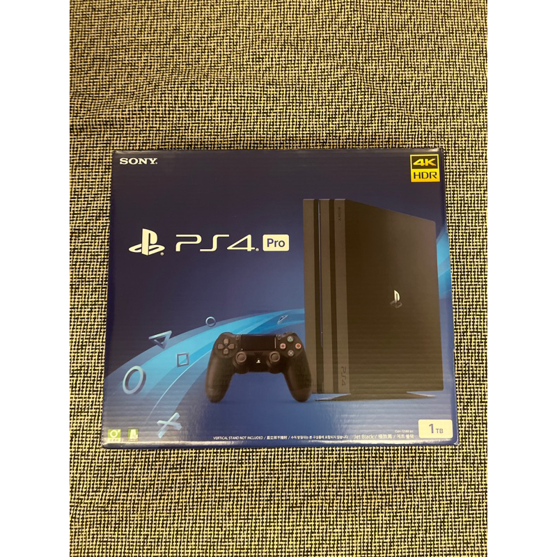 PS4 Pro 1TB 附黑白雙手把 送蜘蛛人 白色手把購入約一年使用一次 最新版本 極新 功能正常 品質保證