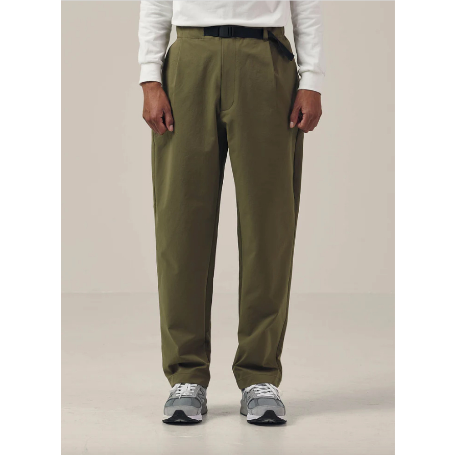 Goldwin One Tuck Tapered Stretch Pants in Clay Beige 彈力錐型褲