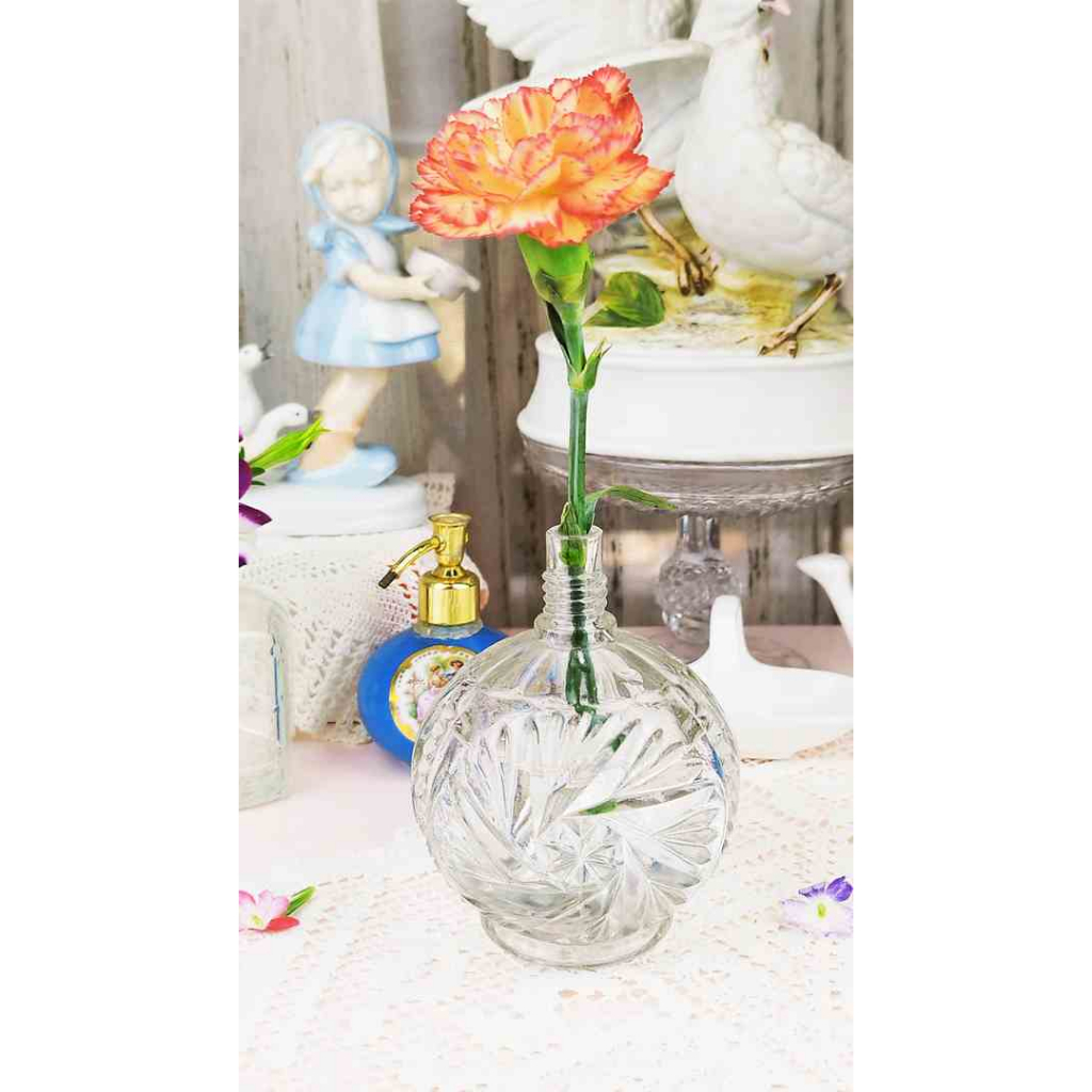 紫丁香歐陸古物雜貨♥英國vintage早期玻璃雕花小花瓶.擺飾一個