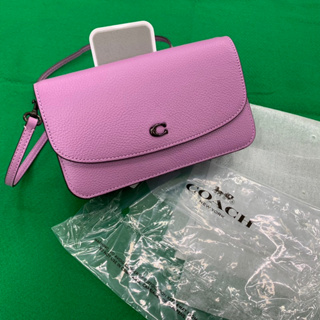COACH 專櫃款 粉紫翻蓋釦式斜背包-羅蘭紫 保證正品💕 商品特色 簡約好搭配 外出逛街實用包 質感