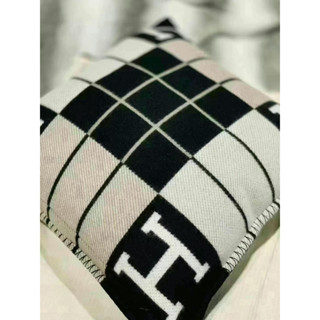 HERMES 愛馬仕 黑灰白H LOGO羊毛方型抱枕