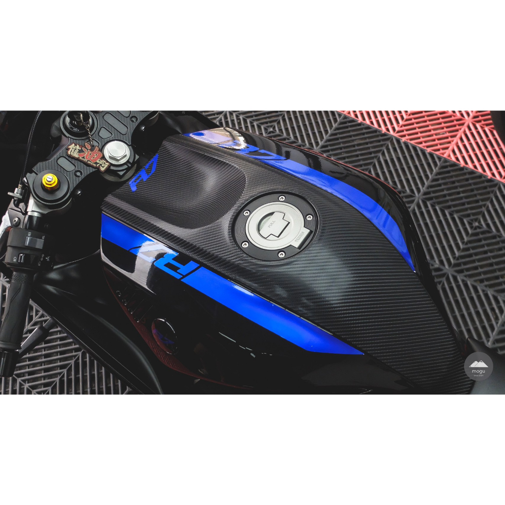 [膜谷包膜工作室] Yamaha R7 油箱中央飾板改色膜 碳纖維膜 抗刮 抗UV 改色 改裝