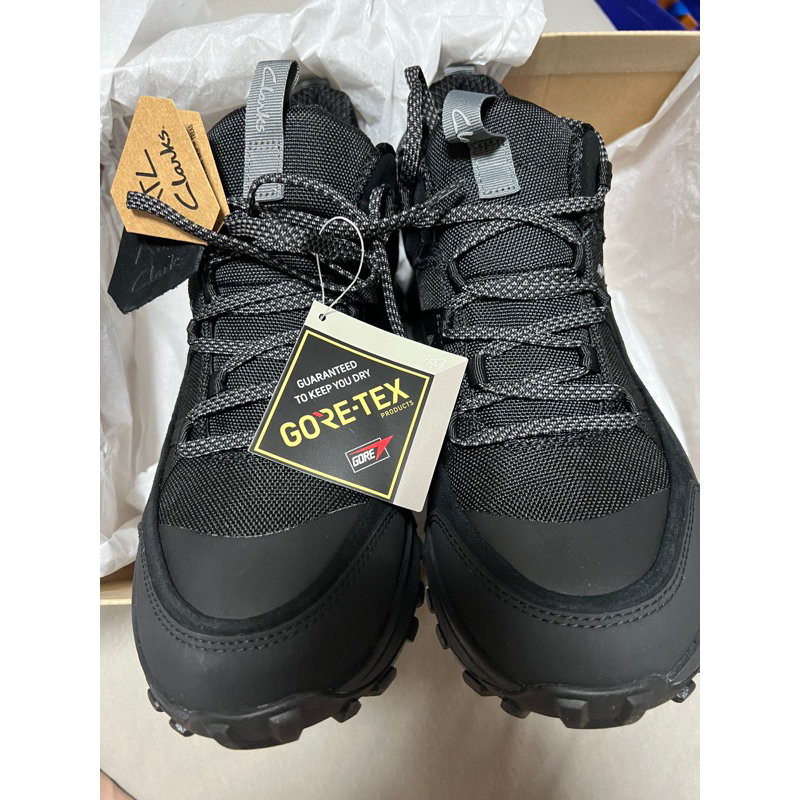 【Clarks】ATL Trek Run GTX 男款防水輕健走休閒鞋 黑色(CLM72693C)尺寸42.5