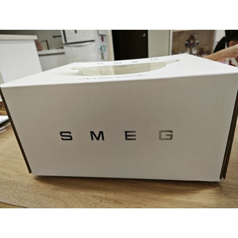 SMEG 陶瓷琺瑯鑄鐵鍋 白藍兩色 免運