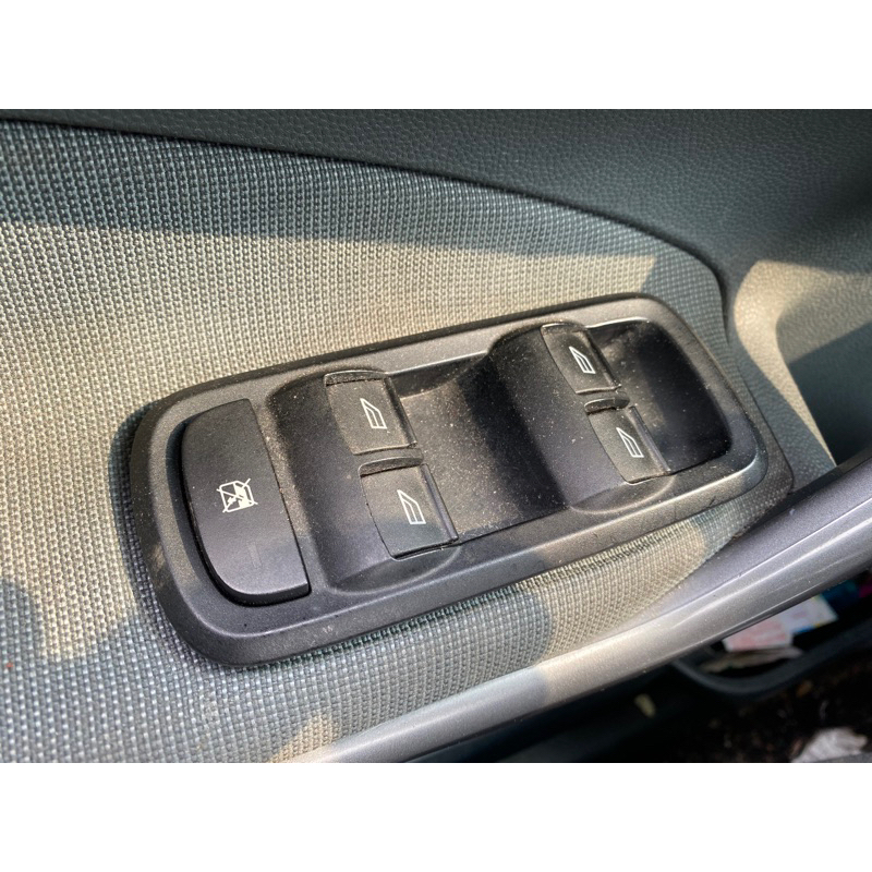 🐙 章魚哥二手汽車材料 ✌ 2008~2013年 Ford Fiesta 電動窗開關