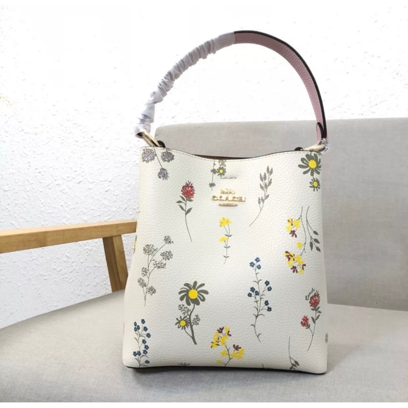 甜衣貴。二手商品。 Coach 寇馳 紛色花朵水桶包