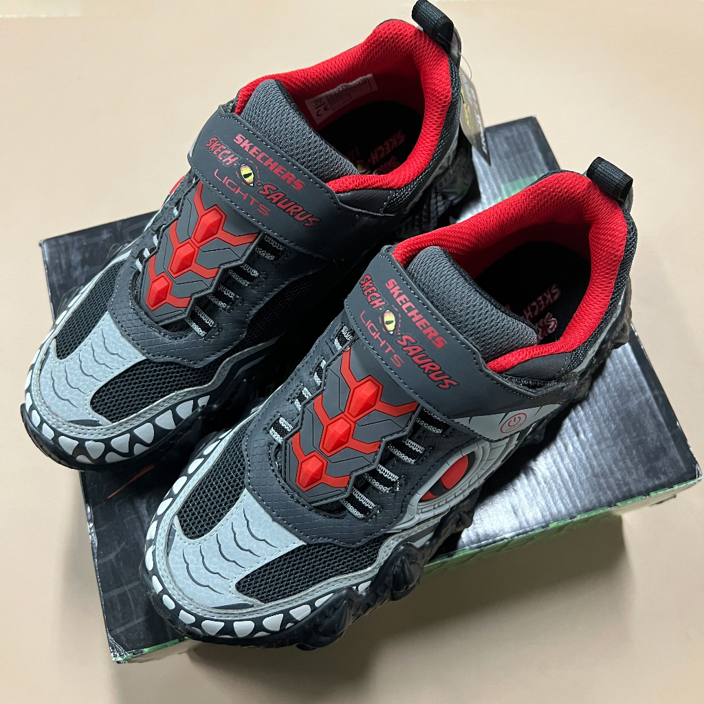 《布布童鞋》SKECHERS深海鯊魚鐵灰色兒童電燈運動鞋400112LCCRD