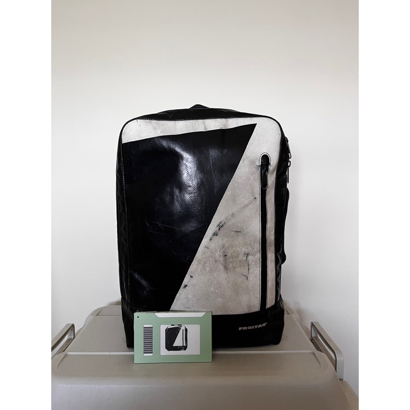 [FREITAG]瑞士品牌帆布包F306 HAZZARD雙肩後背包 稀有黑白配色 筆電包 2Way notebook攜帶