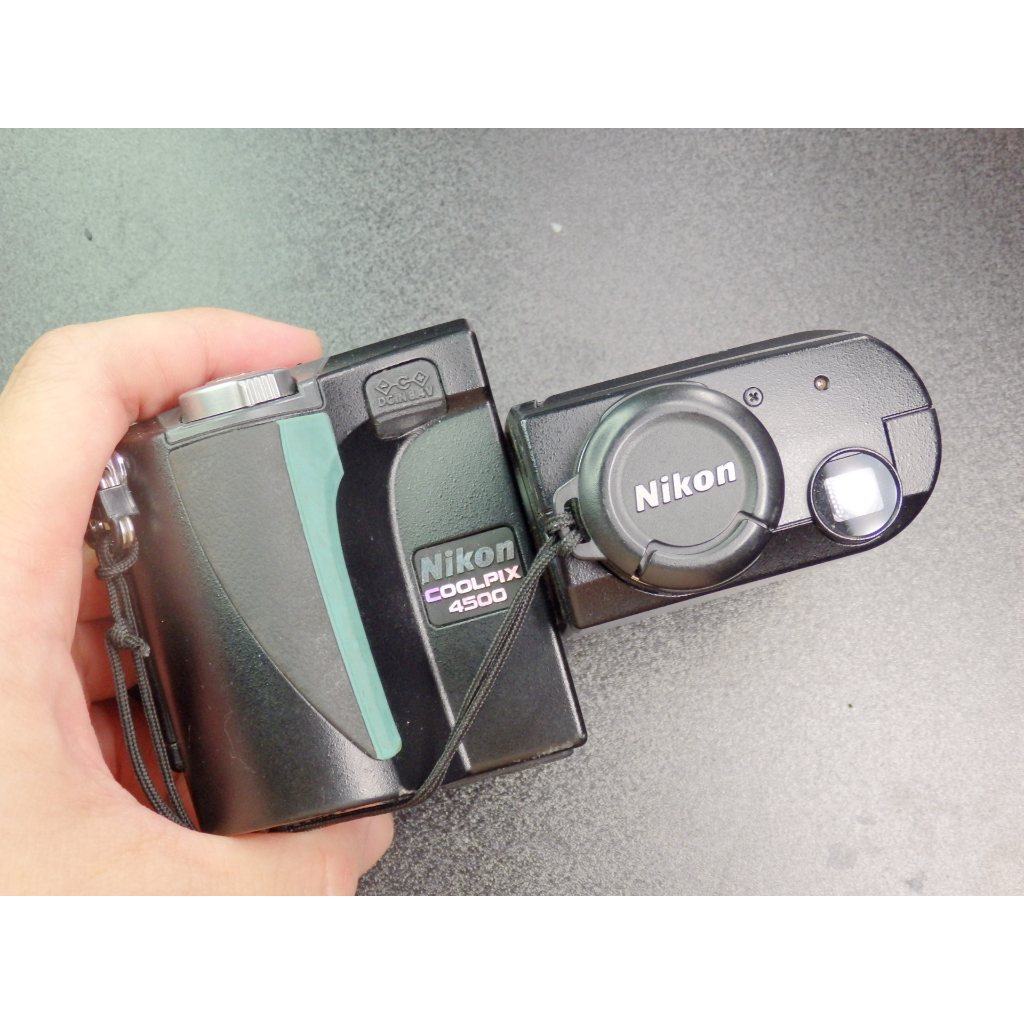 &lt;&lt;老數位相機&gt;&gt;NIKON COOLPIX 4500 (經典相機 / 旋轉鏡頭 / 2CR5電池可用)