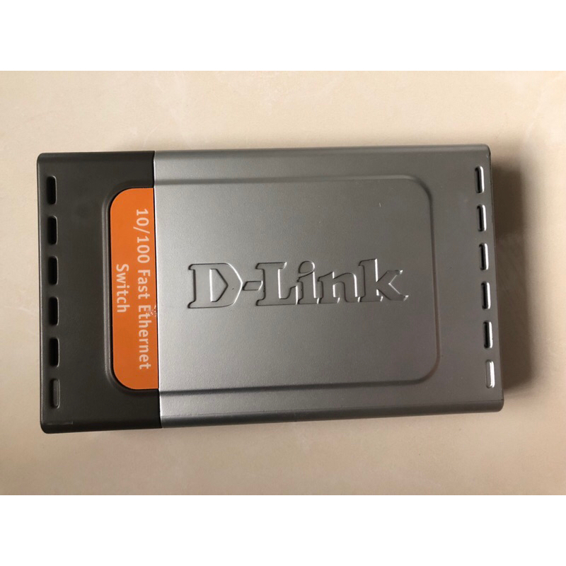 [二手] D-Link DES-1008D 8埠 10/100M Switch 交換器 套房 小型辦公室 des1008