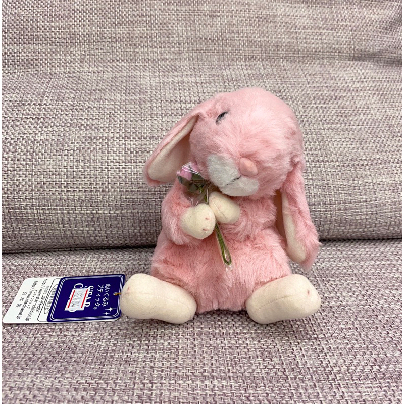 日本製STAR CHILD 粉紅色垂耳兔娃娃。抱花束款