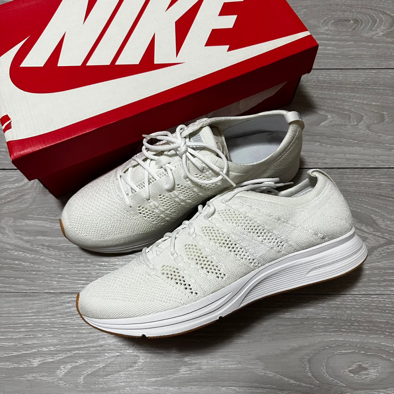 Nike flyknit top trainer blanche