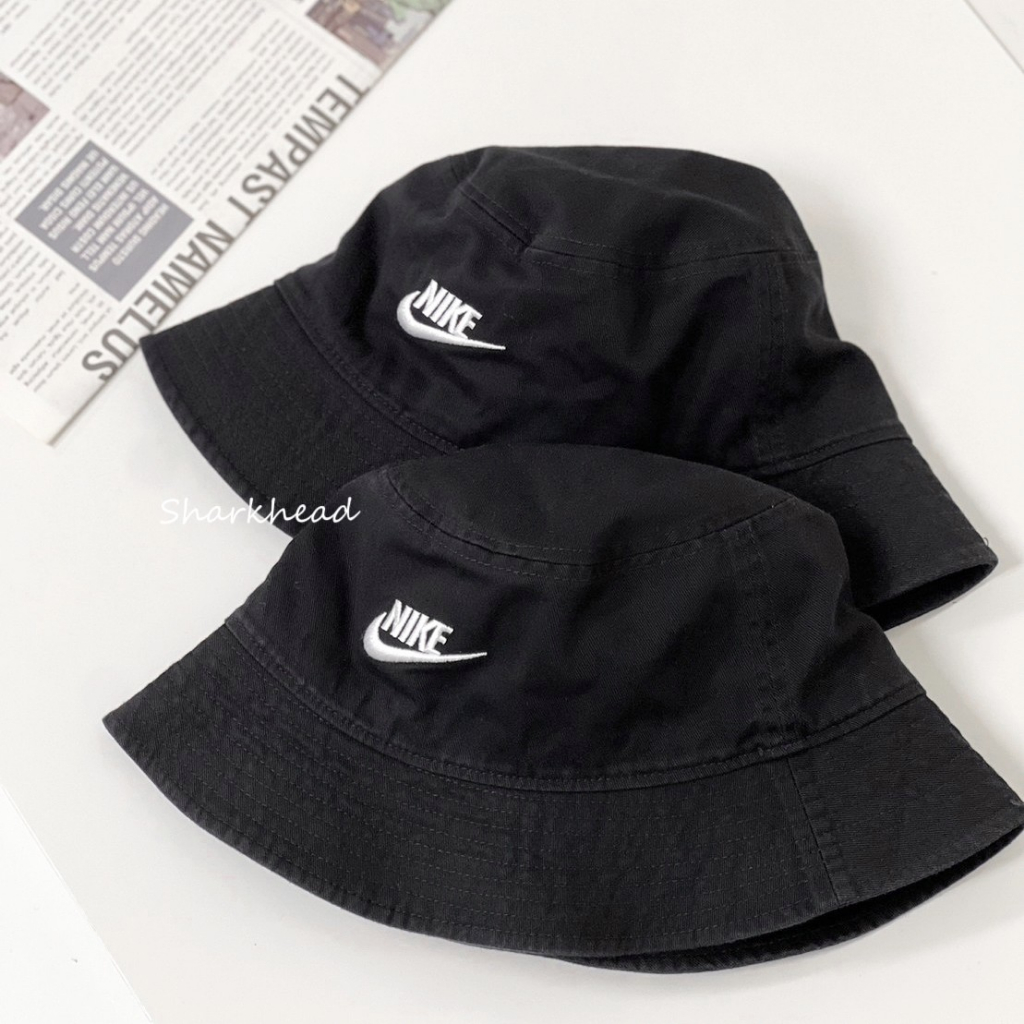 【Sharkhead】現貨 Nike NSW 漁夫帽 遮陽帽 黑 刺繡 水洗 Logo 全黑 DC3967-010
