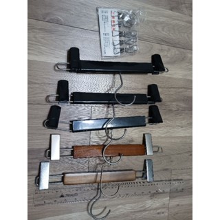 二手木頭衣架×2 塑膠衣架×3 不鏽鋼夾×5