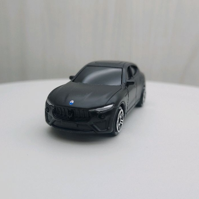宅米吉 全新盒裝現貨~1:64瑪莎拉蒂LEVANTE GTS消光黑色 黑窗 合金 模型車 玩具 小汽車 兒童 禮物 收藏
