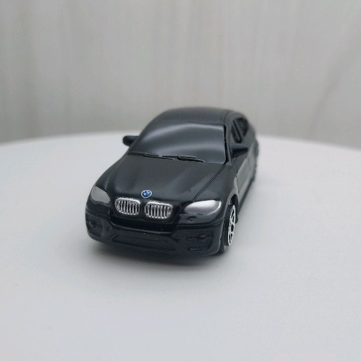 台灣現貨 全新盒裝1:64~寶馬BMW X6  消光黑色 合金 模型車 玩具 小汽車 兒童 禮物 收藏 交通 比例模型