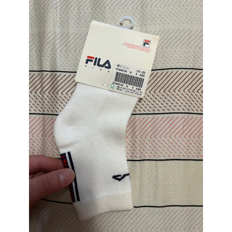 FILA 白色男童短襪，原價160