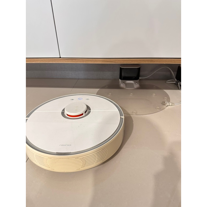 Roborock 石頭掃地機器人 S501-02  (二手近全新)