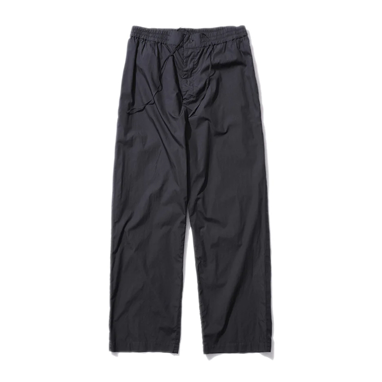 日本ATON細密針數薄平紋織布光滑輕盈微寬鬆錐形剪裁休閒長褲