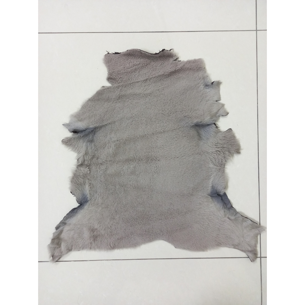 ***騏皮創意手工皮料工作室***灰羊羔羊毛皮料  皮毛一體/手工DIY/皮革/皮料//練手皮 BM-189