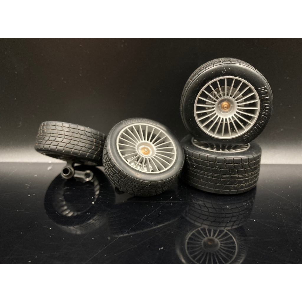 【收藏模人】Maisto Mercedes-Benz CLK GTR 輪框 輪胎 場景 擺飾 模型 1:18 1/18