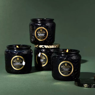 🐻[現貨新品❤️] Voluspa 黑屋系列 香氛蠟燭 4.5oz黑色玻璃罐 法國亞麻 小蒼蘭 香草琥珀 黑色麂皮