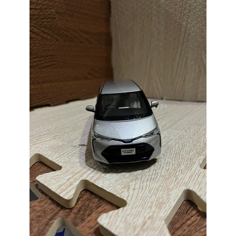 TOYOTA PREVIA 極光銀  1/30 日本原廠展示模型車 附展示盒
