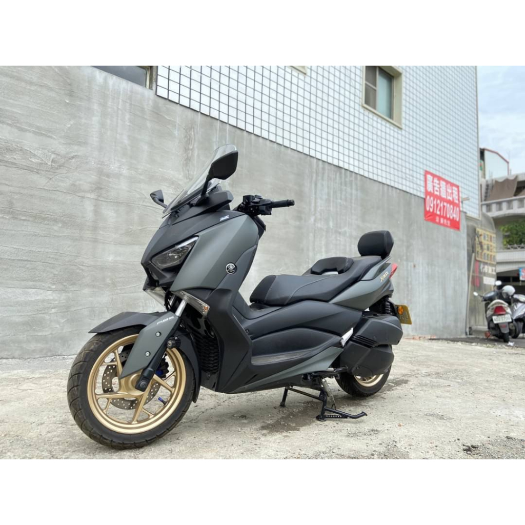 YAMAHA XMAX300 ABS二手檔車中古車配合全額.超額.學生貸款強力過件白牌黃牌紅牌仿賽街車大型重機滿18即可