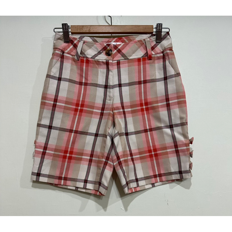 MA-TSU-MI瑪之蜜百貨專櫃 格紋短褲，99成新零碼剪標商品，前側釦子拉鍊，粉色格紋M