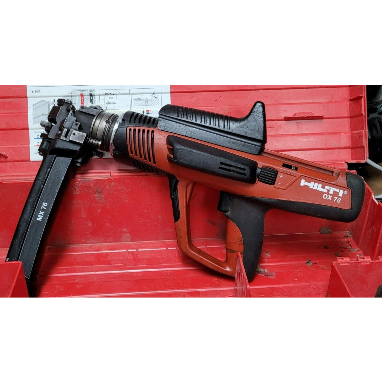 二手外匯 喜利得  DX 76 火藥擊釘槍   半自動、高生產力的火藥擊釘器，用於緊固金屬板  釘槍   火藥槍