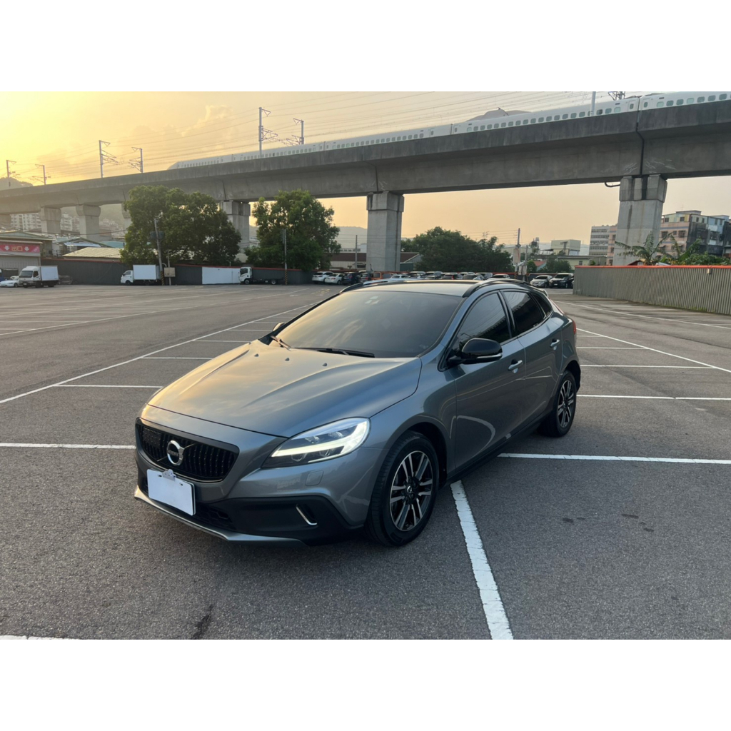 2018 V40 Cross Country T4安全運動版 實價刊登:71.8萬 中古車 二手車 代步車 轎車 休旅車