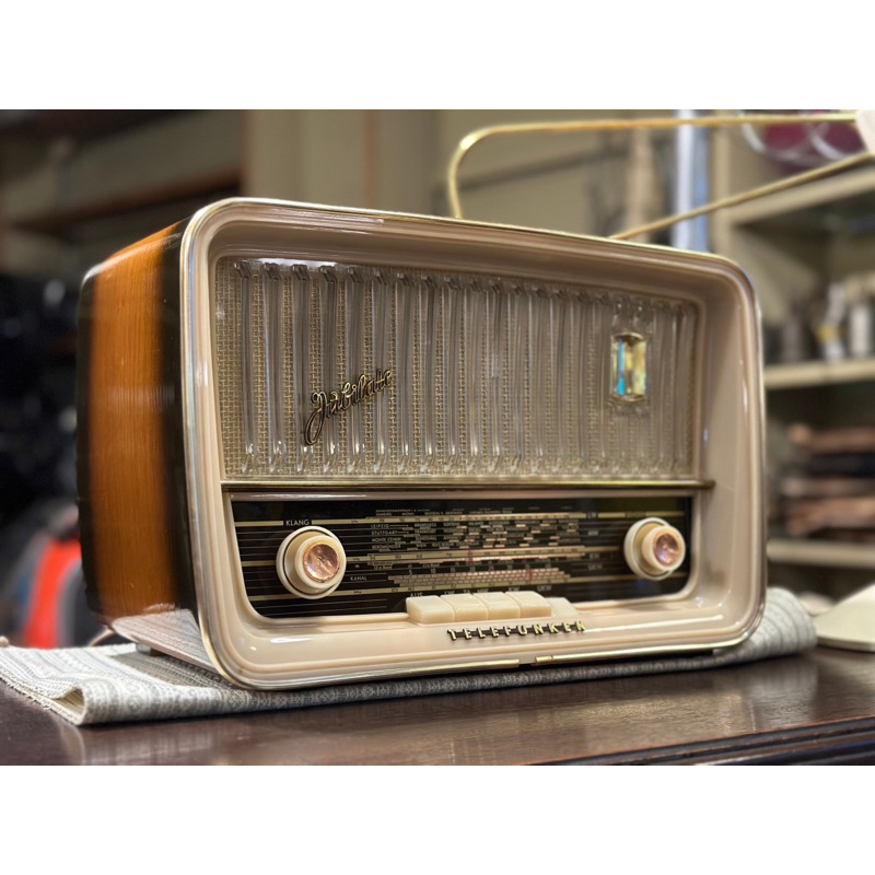 1961年 德國 Telefunken 德律風根 Jubilate 1611 收音機 特別的附加原廠稀有的天線 sold