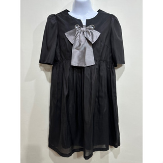 LaF’eta法達百貨專櫃 蝴蝶結洋裝，背後隱形拉鍊，時尚高雅，黑色40號，99成新零碼商品