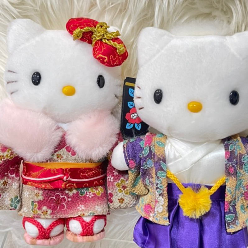 日本進口Hello Kitty新年和服娃娃一對展示品釋出（女娃腳底有些許黃點）