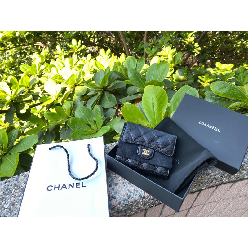 全新CHANEL黑色荔枝皮金色logo coco三折短夾晶片款23P 現貨AP0231