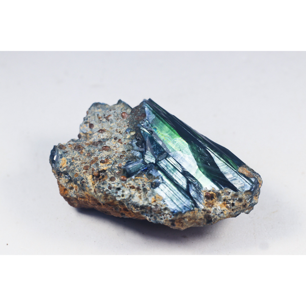 No.2607_巴西-藍鐵礦 / 稀有礦石 / 提升幸運 / 平穩情緒 / 恢復系晶礦  / 天然水晶原礦石